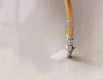 太仓瓷砖空鼓维修公司专业解答在瓷砖铺贴过程中，如果使用的砂料过粗（如全部使用了粗砂），可能会导致以下问题